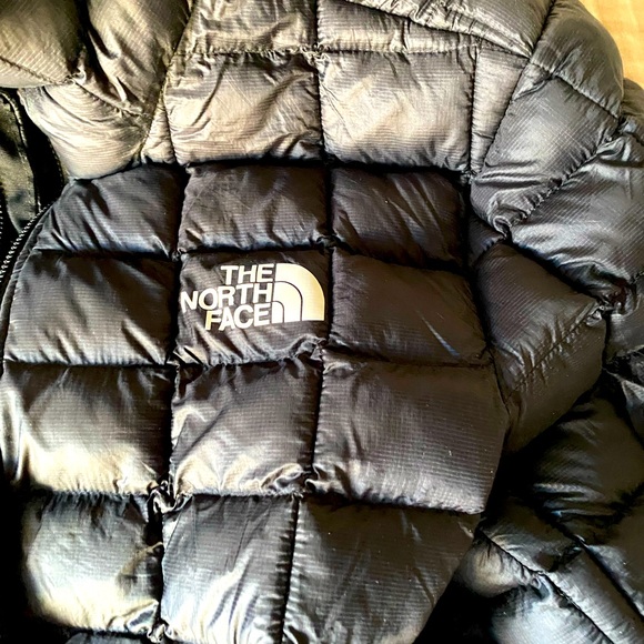 North Face Super Thermoball hoodie men’s size medium . Black - Picture 4 of 5